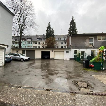 Riesen Bett, Strassenbahn Vor Der Tuer, Beste Lage, Nah Zur Messe, Keine Rechnungen Essen Extérieur photo