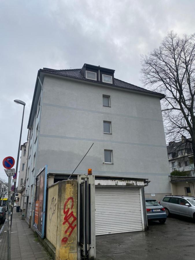 Riesen Bett, Strassenbahn Vor Der Tuer, Beste Lage, Nah Zur Messe, Keine Rechnungen Essen Extérieur photo